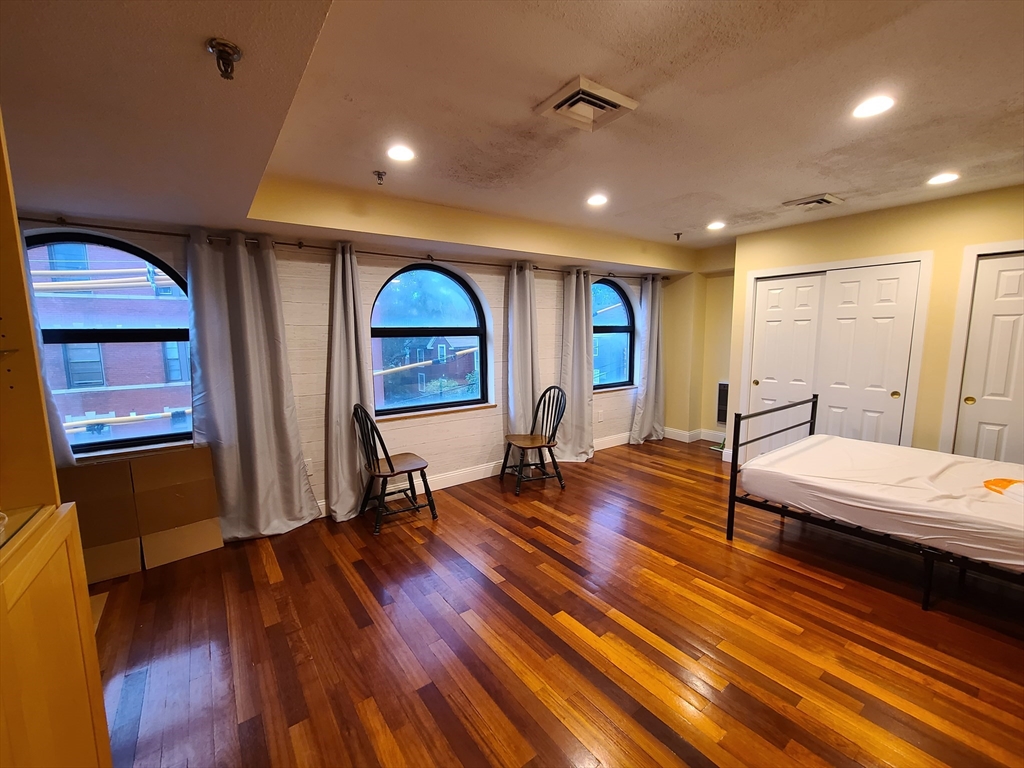 147 Kelton St 202