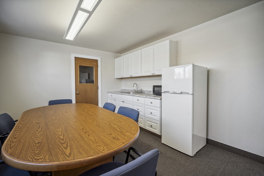 Palmer, Massachusetts 01080, United States, ,2 BathroomsBathrooms,Commercial,Active,85274