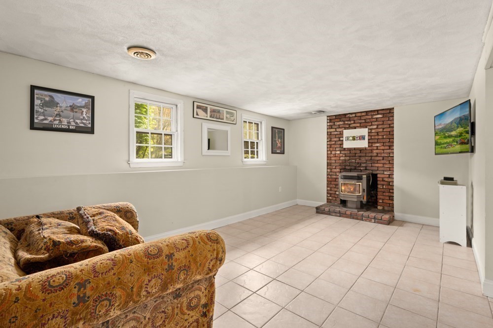 26 Hillview Rd, North Reading, MA Photo #25