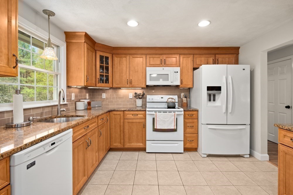 26 Hillview Rd, North Reading, MA Photo #9