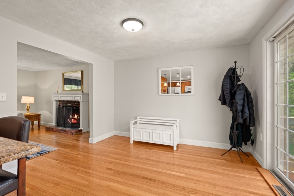 26 Hillview Rd, North Reading, MA Photo #8