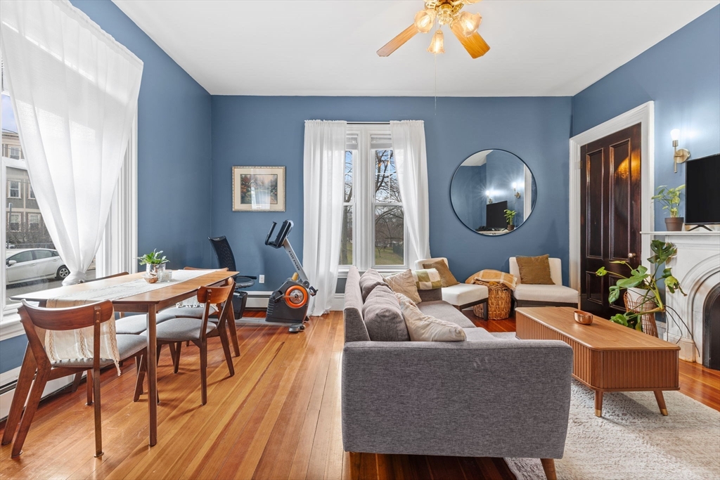 218-220 E Cottage St 3