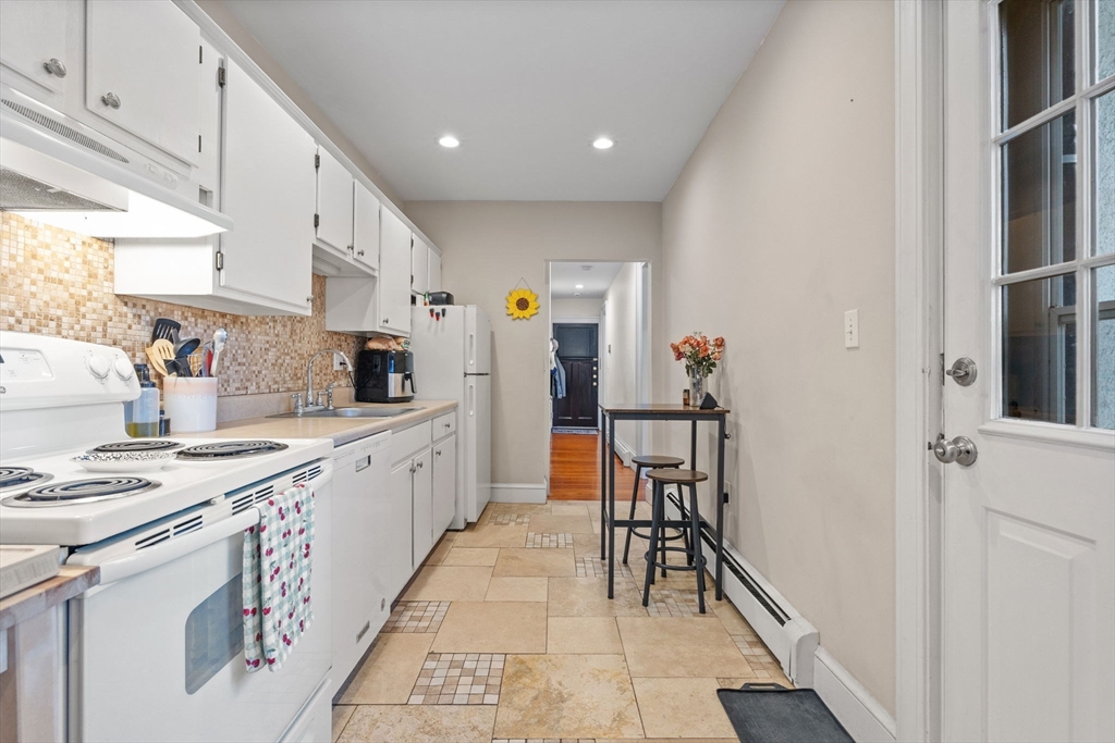 218-220 E Cottage St 3