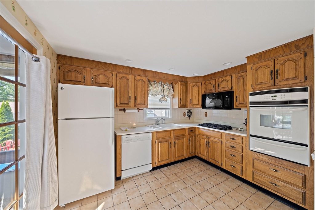 2 Winstead Rd