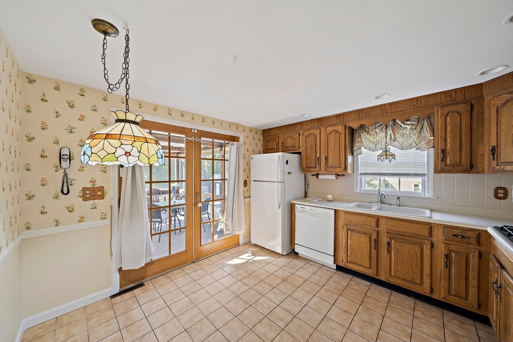 2 Winstead Rd