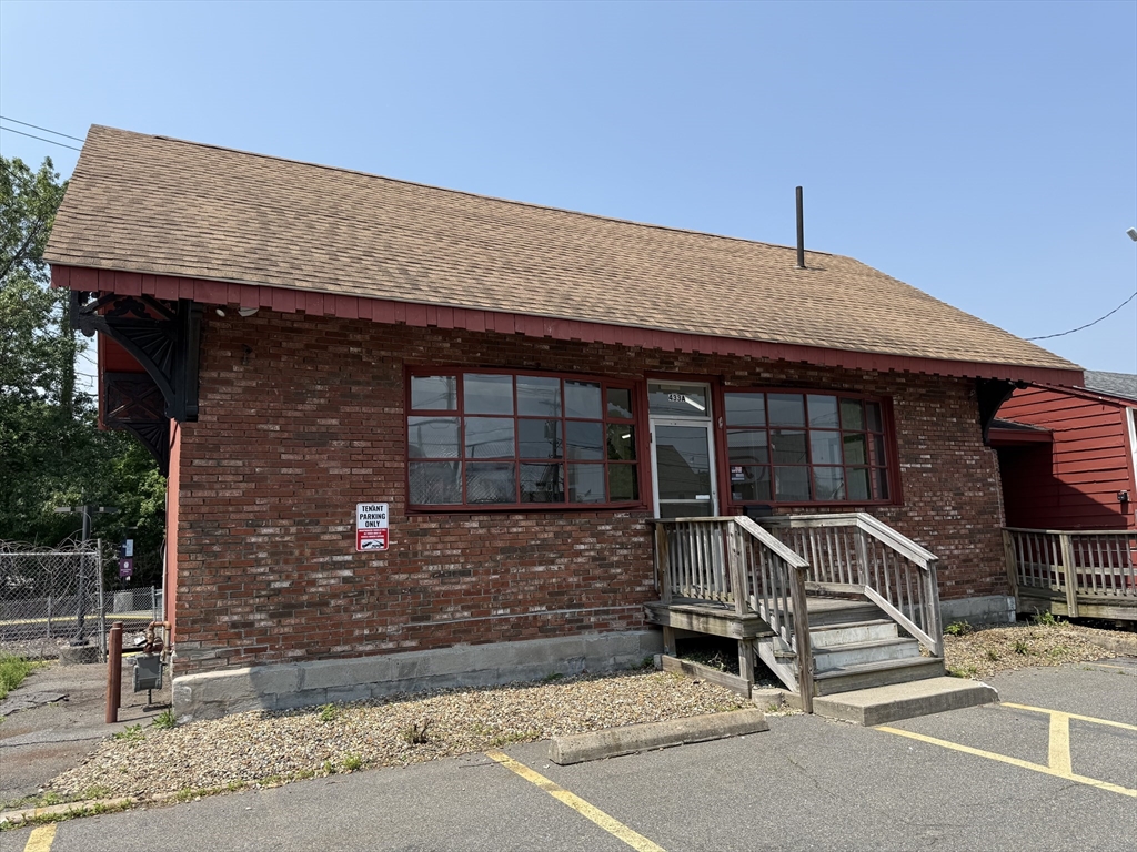 433 Main St