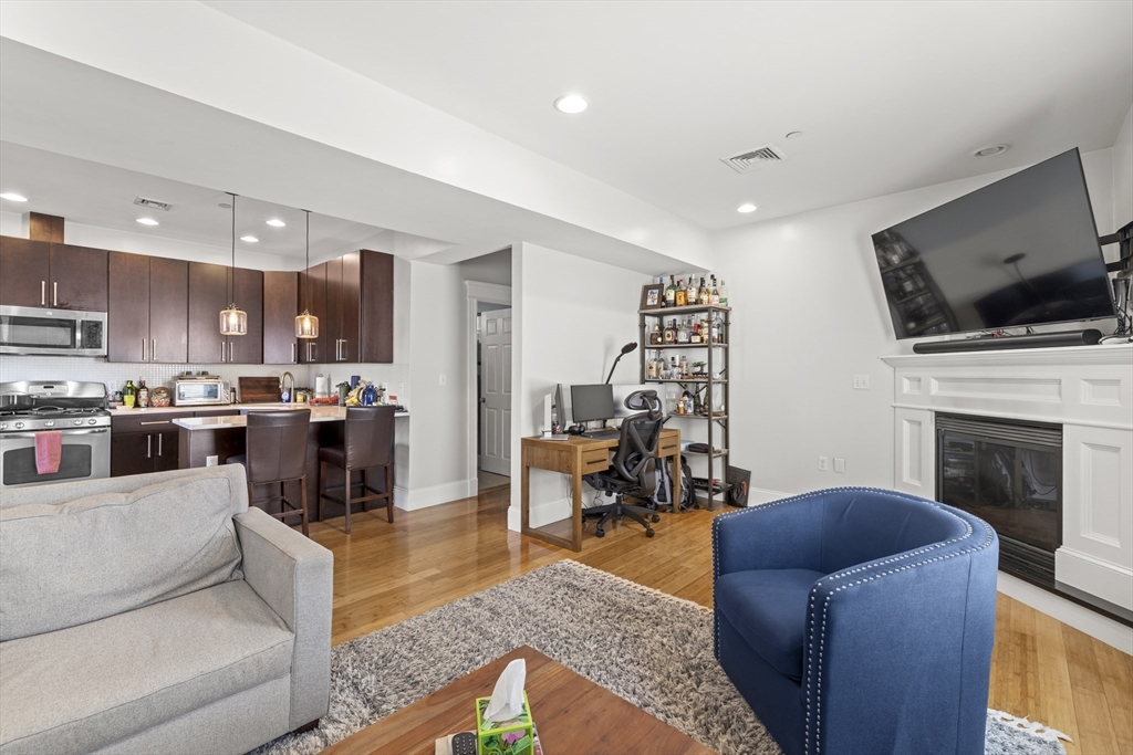 101 Old Harbor St 3
