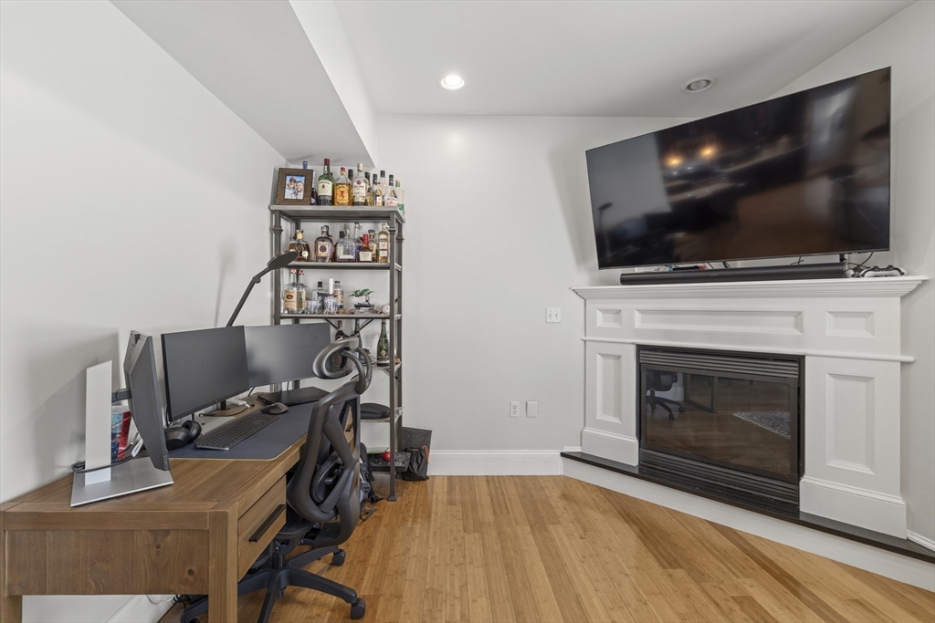 101 Old Harbor St 3