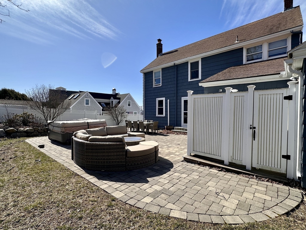 33 Crescent Ave