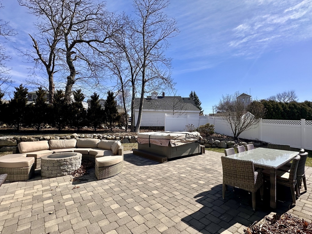 33 Crescent Ave