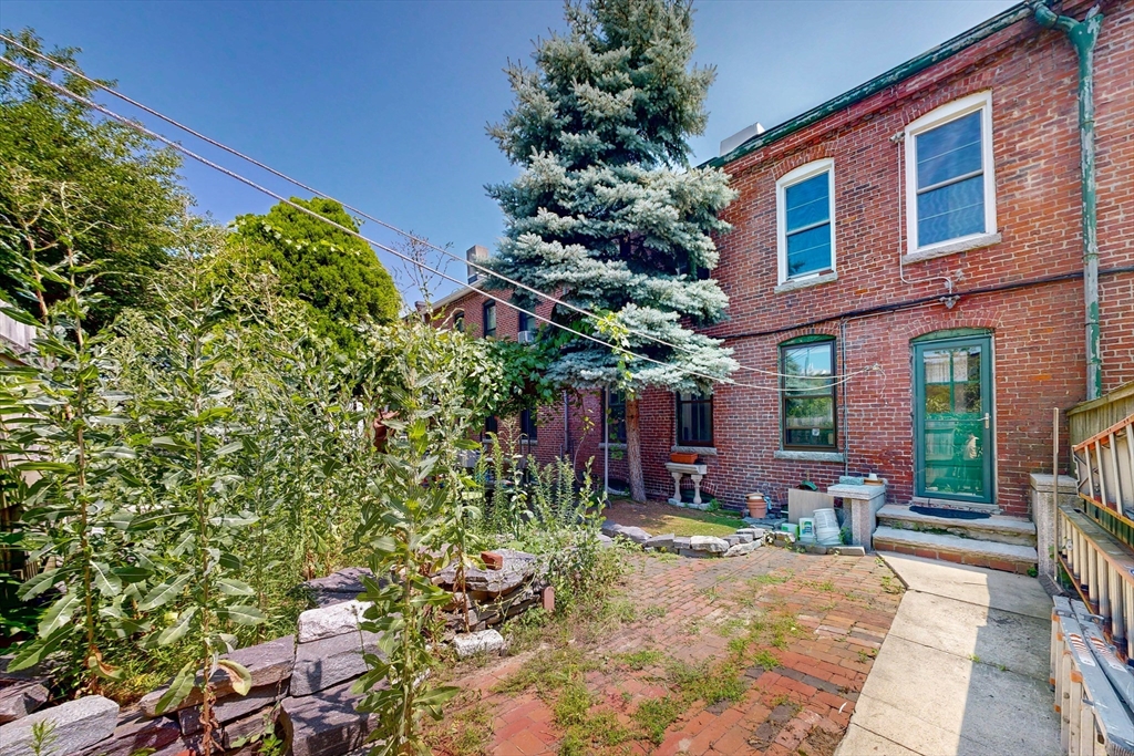 160 Franklin St, Boston, MA Photo #2