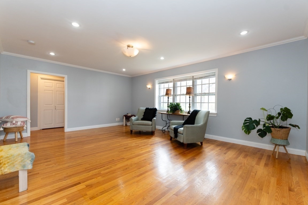 121 Lake Shore Rd 2