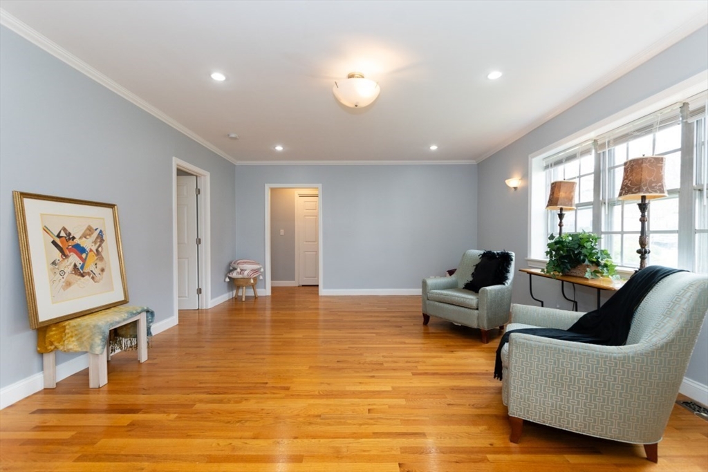 121 Lake Shore Rd 2