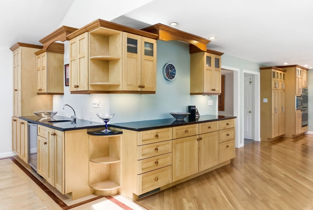 8 Valleywood Rd, Hopkinton, MA Photo #7