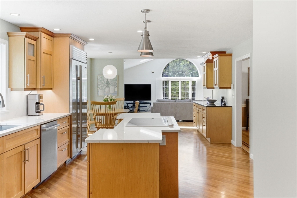 8 Valleywood Rd, Hopkinton, MA Photo #11