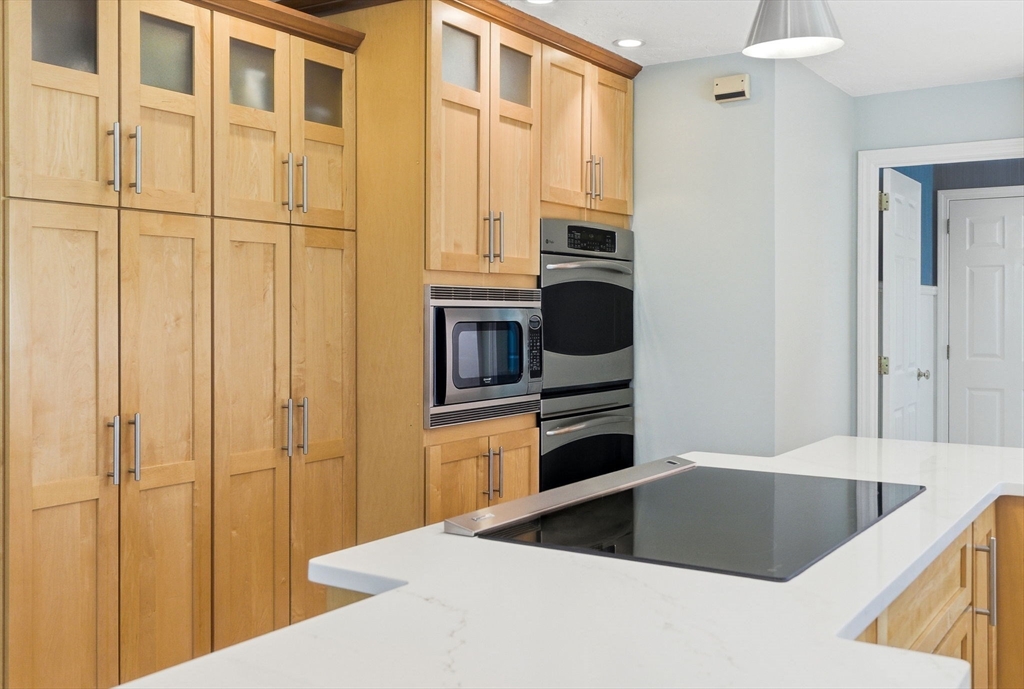 8 Valleywood Rd, Hopkinton, MA Photo #6