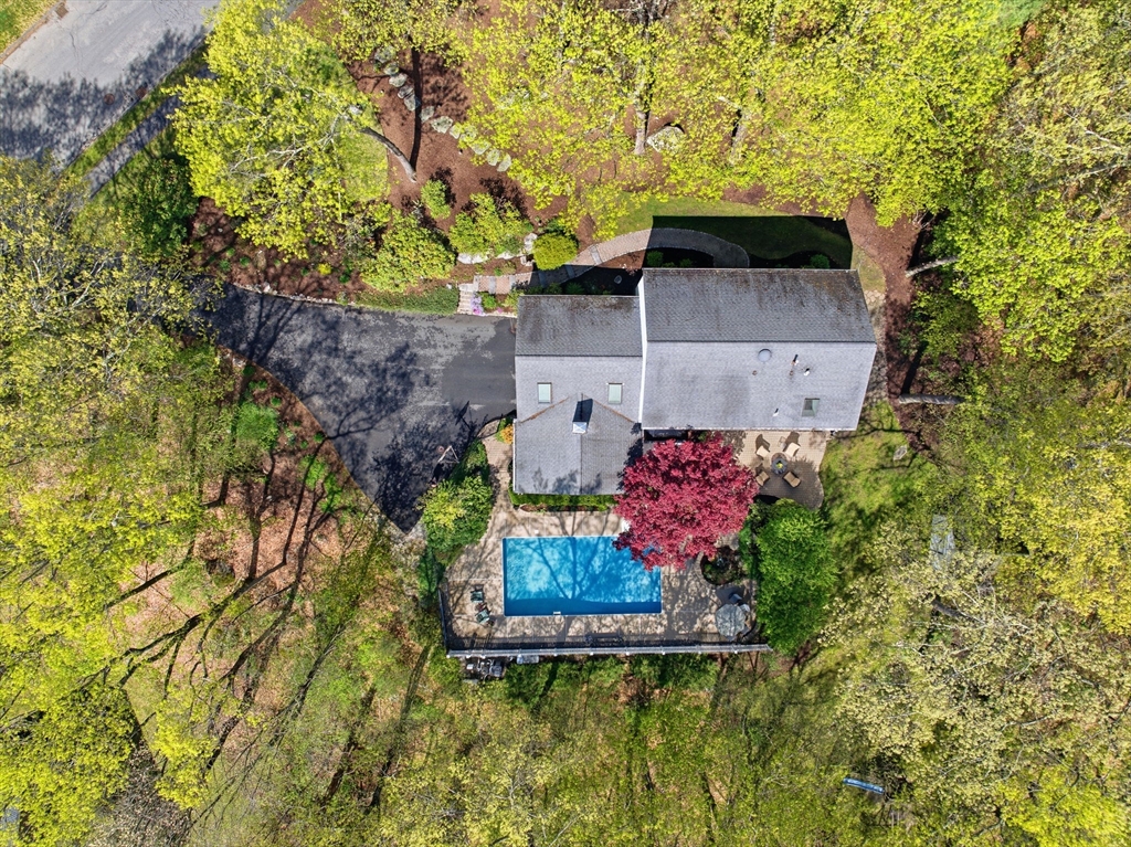 8 Valleywood Rd, Hopkinton, MA Photo #3