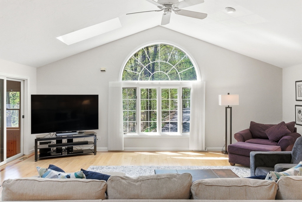8 Valleywood Rd, Hopkinton, MA Photo #13