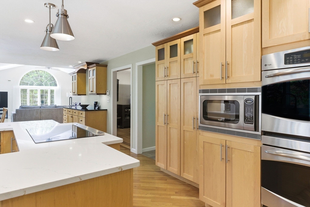 8 Valleywood Rd, Hopkinton, MA Photo #10
