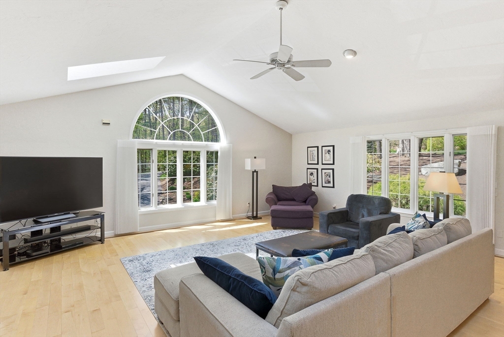 8 Valleywood Rd, Hopkinton, MA Photo #12