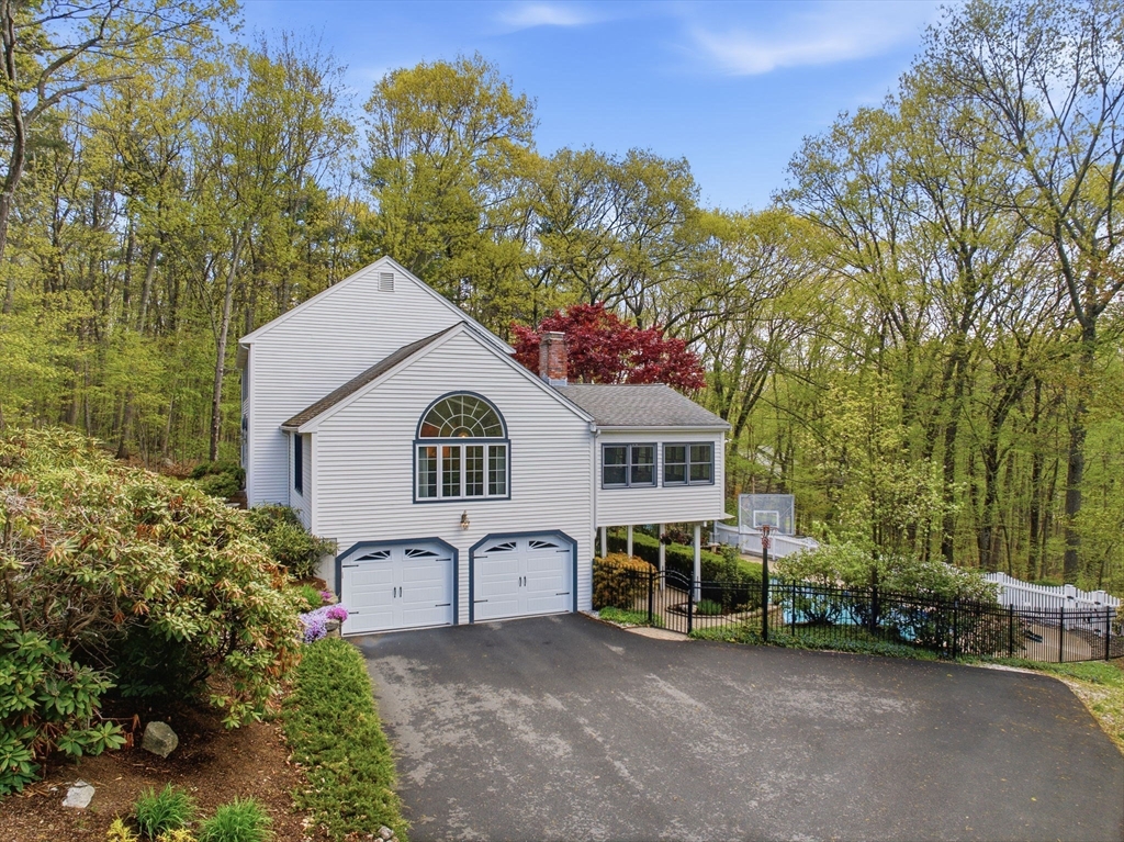 8 Valleywood Rd, Hopkinton, MA Photo #2