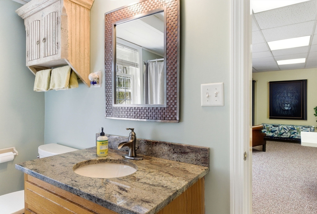 8 Valleywood Rd, Hopkinton, MA Photo #34