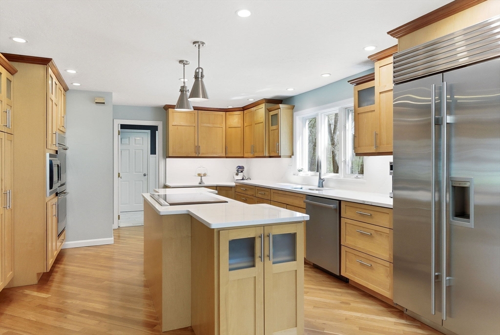 8 Valleywood Rd, Hopkinton, MA Photo #5