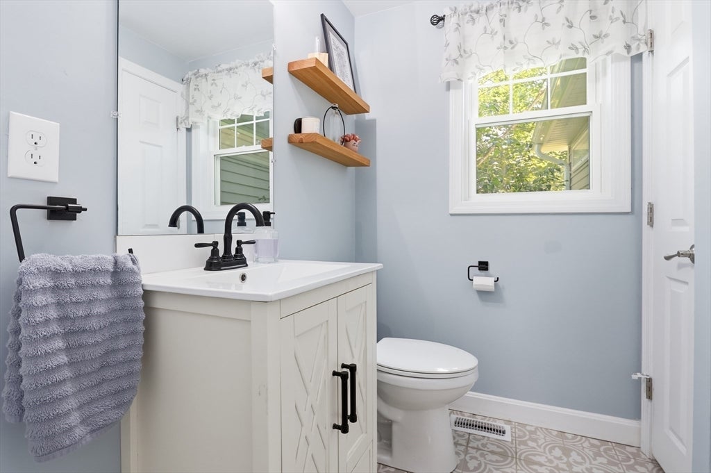 38 Dunstable Road, Westford, MA Photo #13