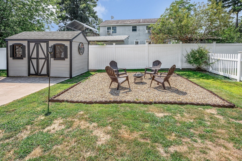 6 Magnolia Ave
