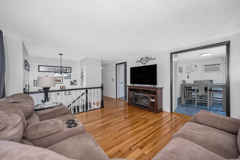 6 Magnolia Ave