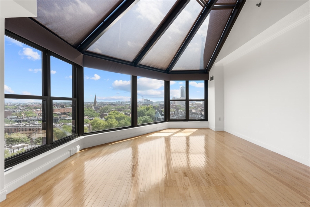 16 Harcourt St 9G