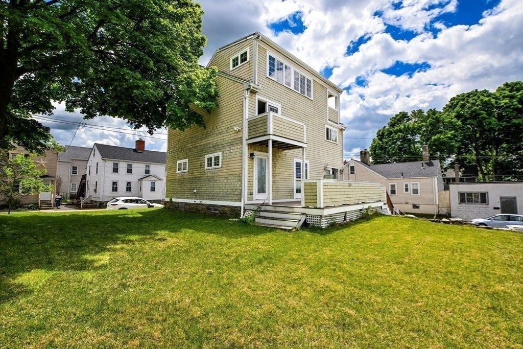 16 Middle St