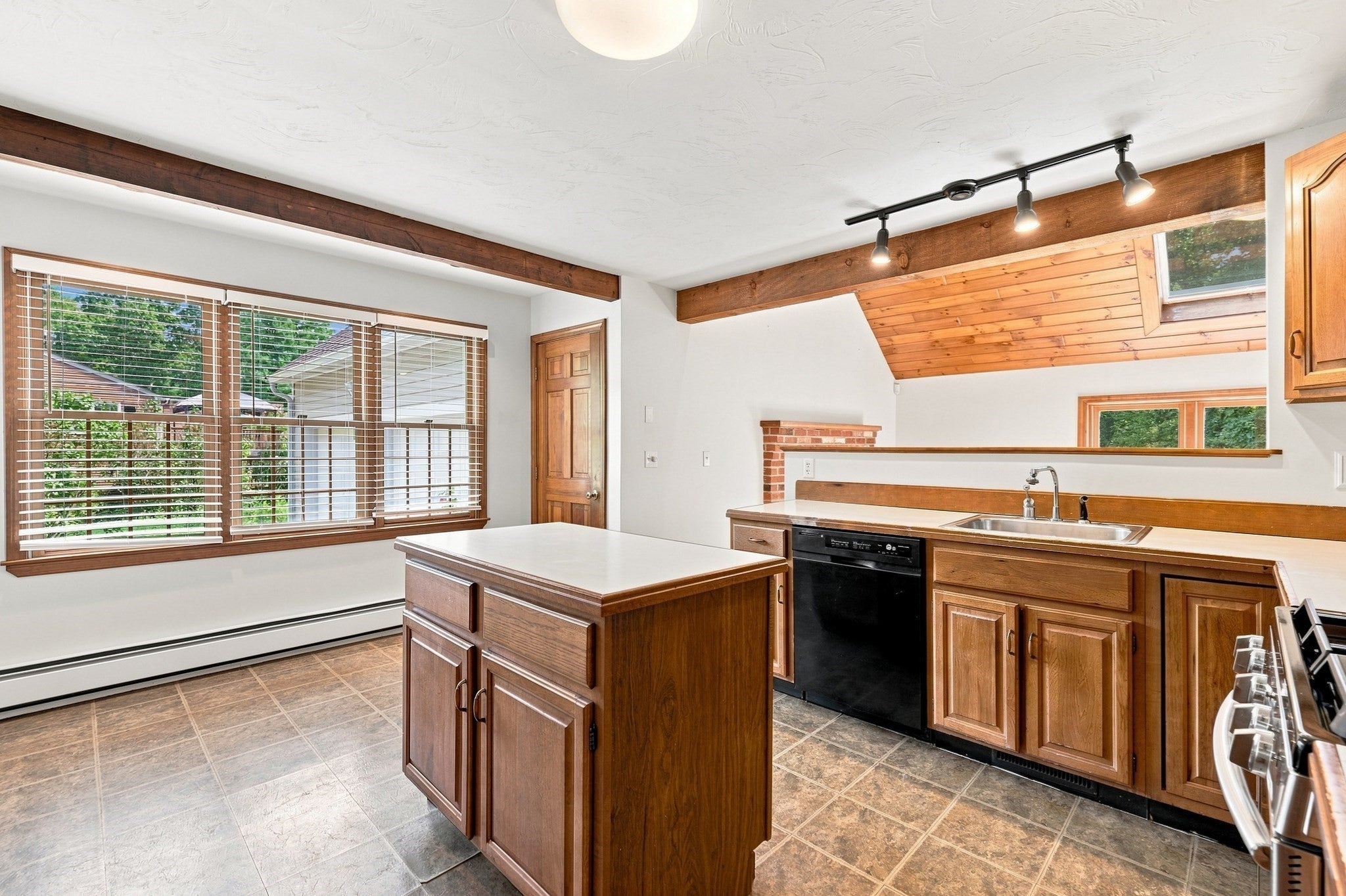 69 White Pond Rd, Hudson, MA Photo #11