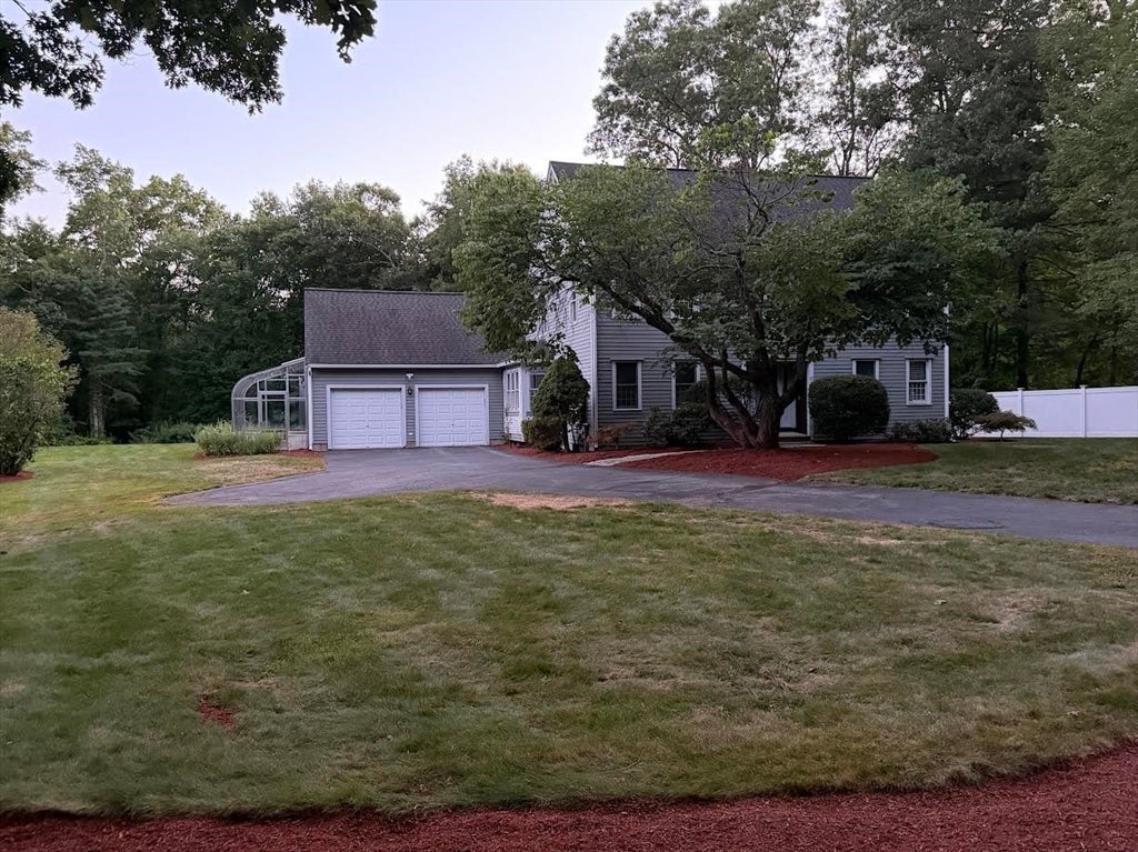 Photo of 69 White Pond Rd, Hudson, MA