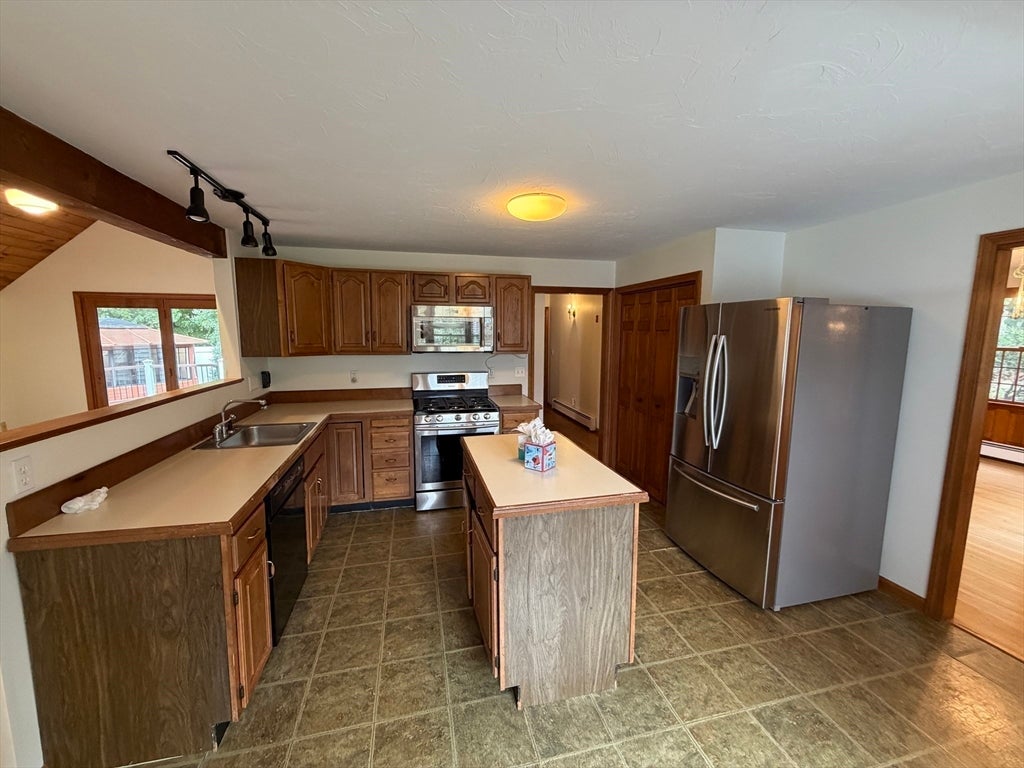 69 White Pond Rd, Hudson, MA Photo #11