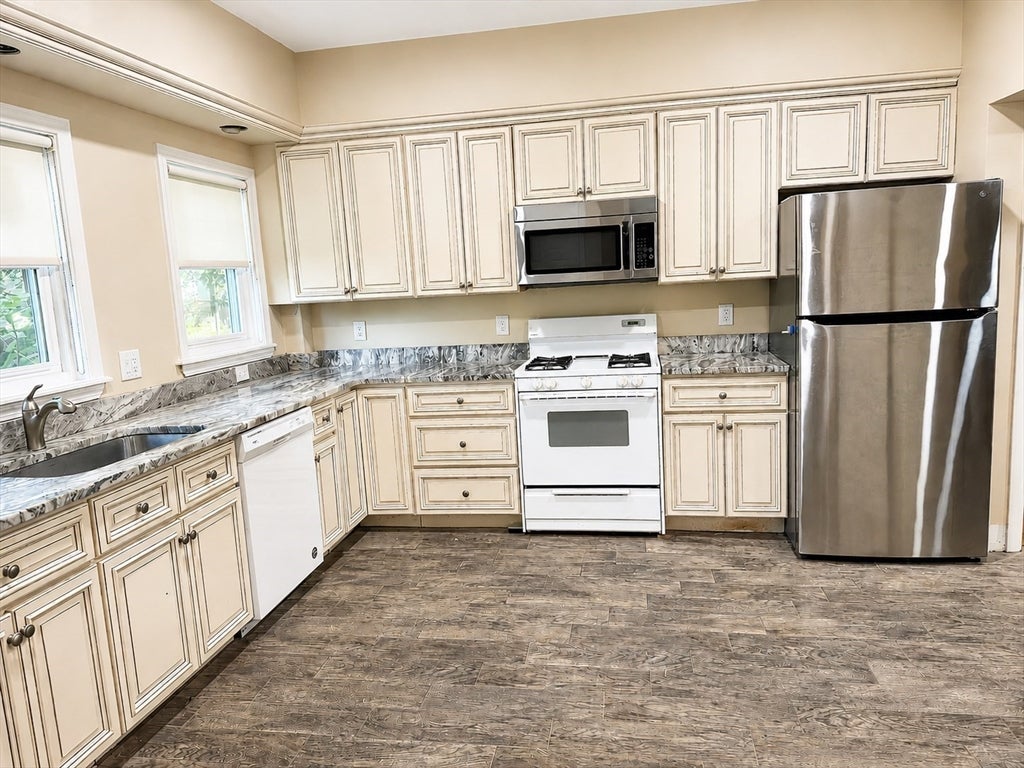 69 Grove ST #1B, Stoughton, MA Photo #5