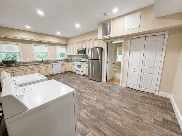 69 Grove ST #1B, Stoughton, MA Photo #4