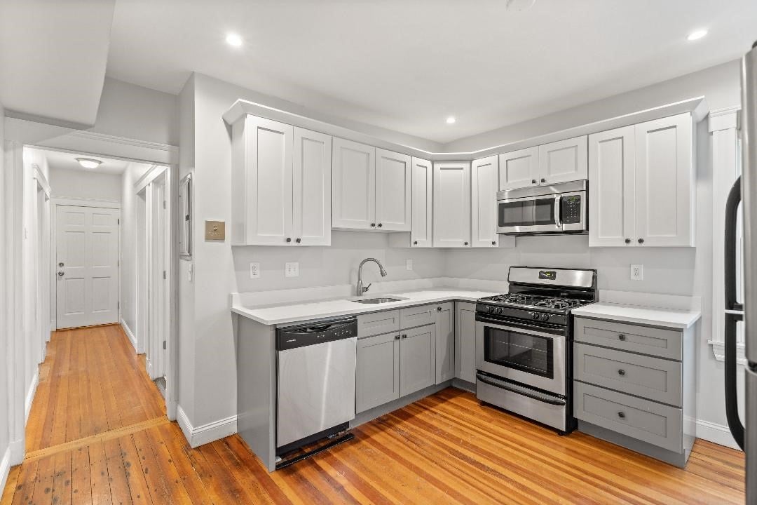 24 Vassar St