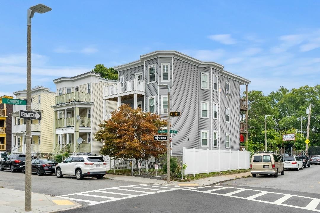 24 Vassar St