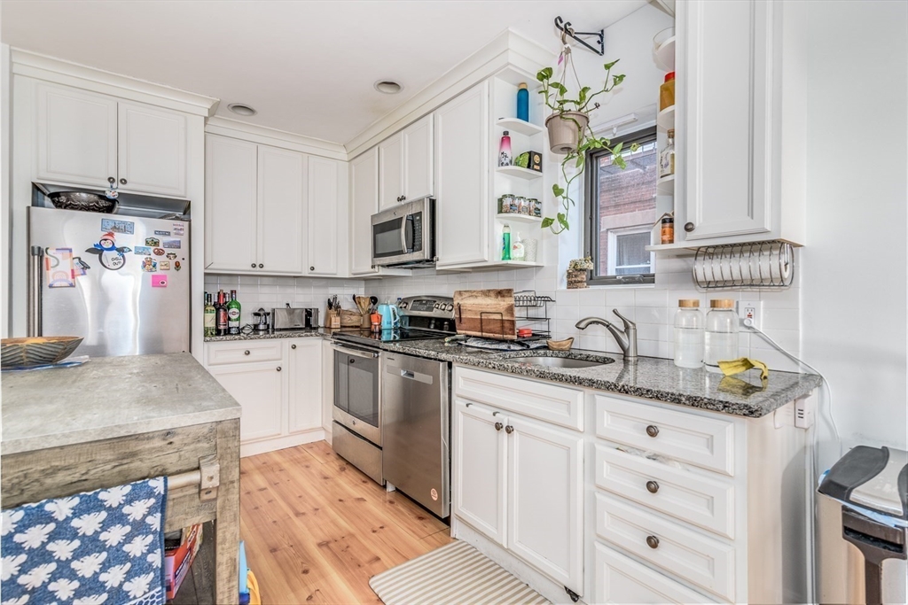 90 Salem St 3F