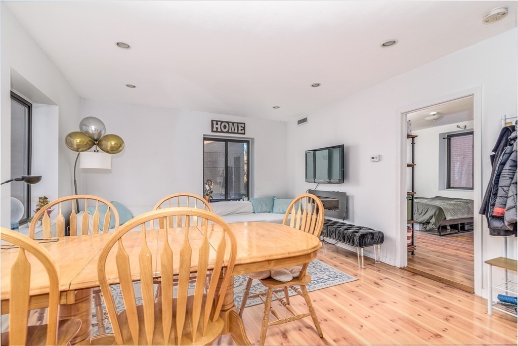 90 Salem St 3F