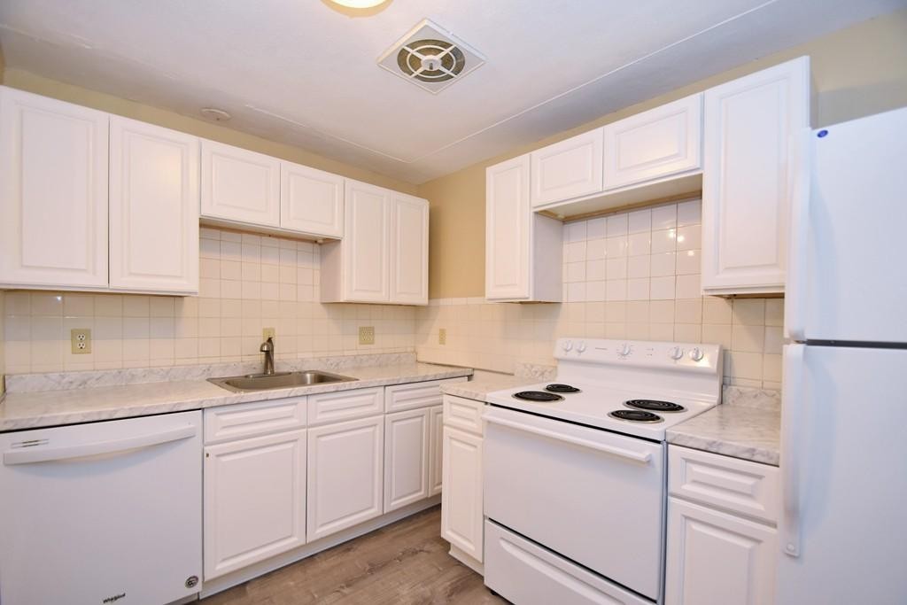 1105 Lexington St #7-3, Waltham, MA Photo #4
