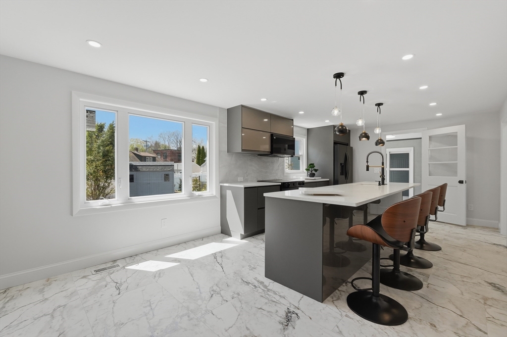 595 Washington Street