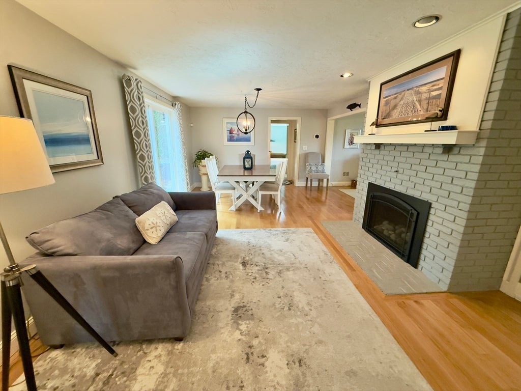 2 Bay Cliff Cir, Plymouth, MA Photo #9