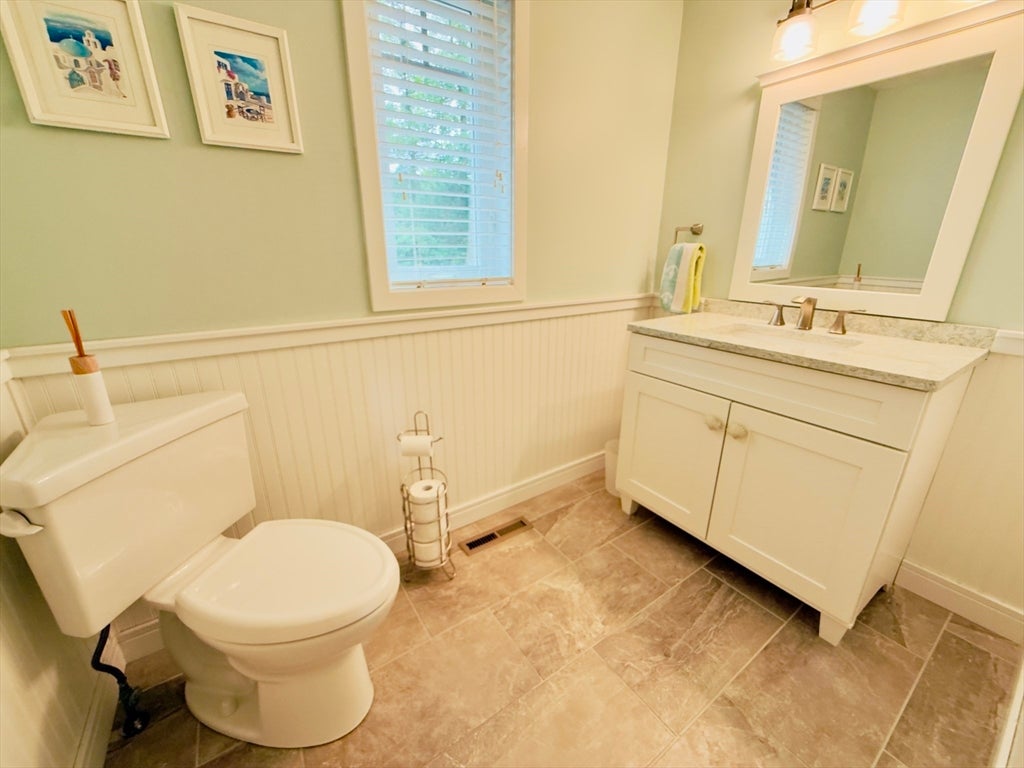 2 Bay Cliff Cir, Plymouth, MA Photo #12