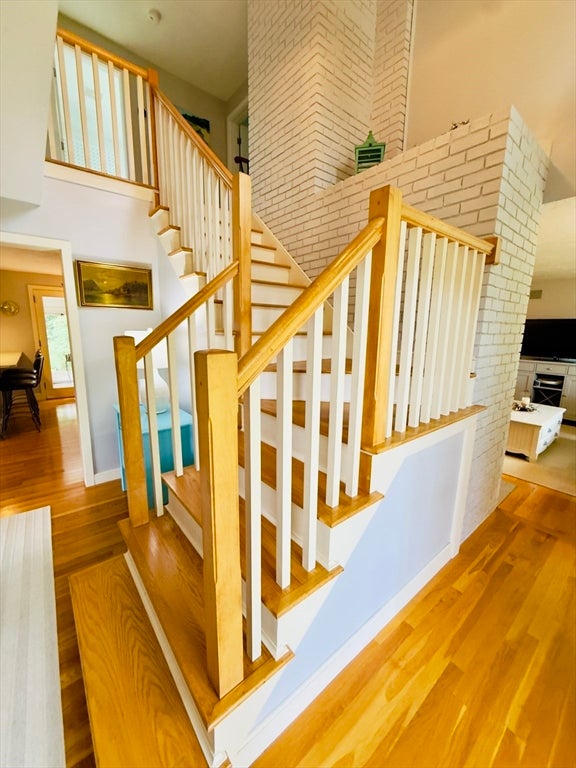 2 Bay Cliff Cir