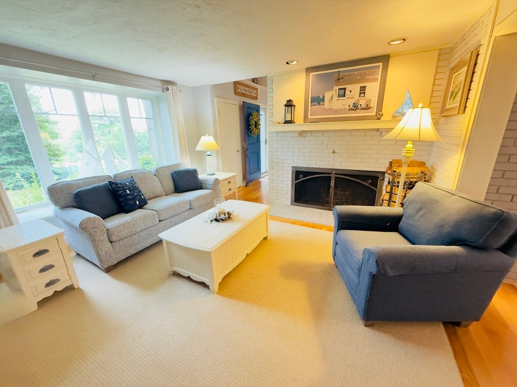 2 Bay Cliff Cir