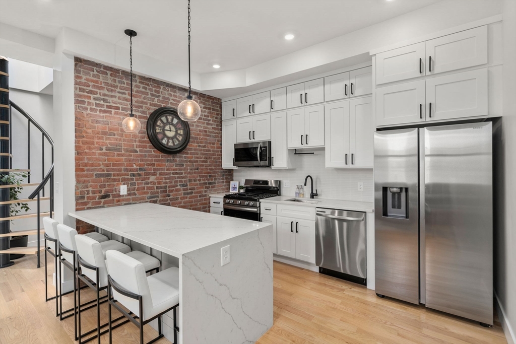 152 Marion Street 6L