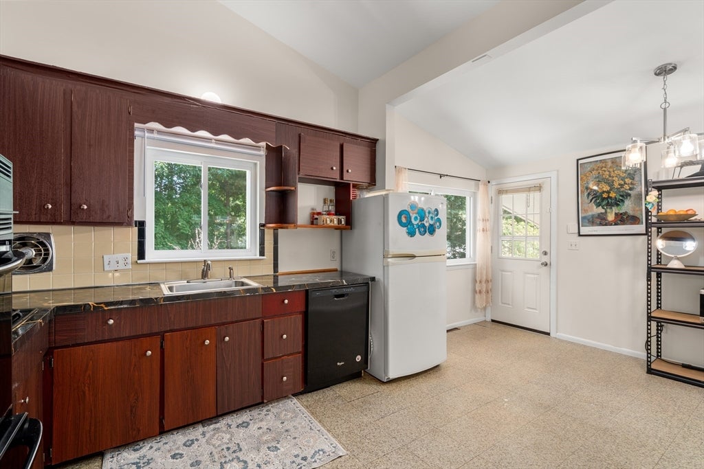 14 Richard Rd, Medway, MA, 14 Richard Rd, Medway, MA Photo #6