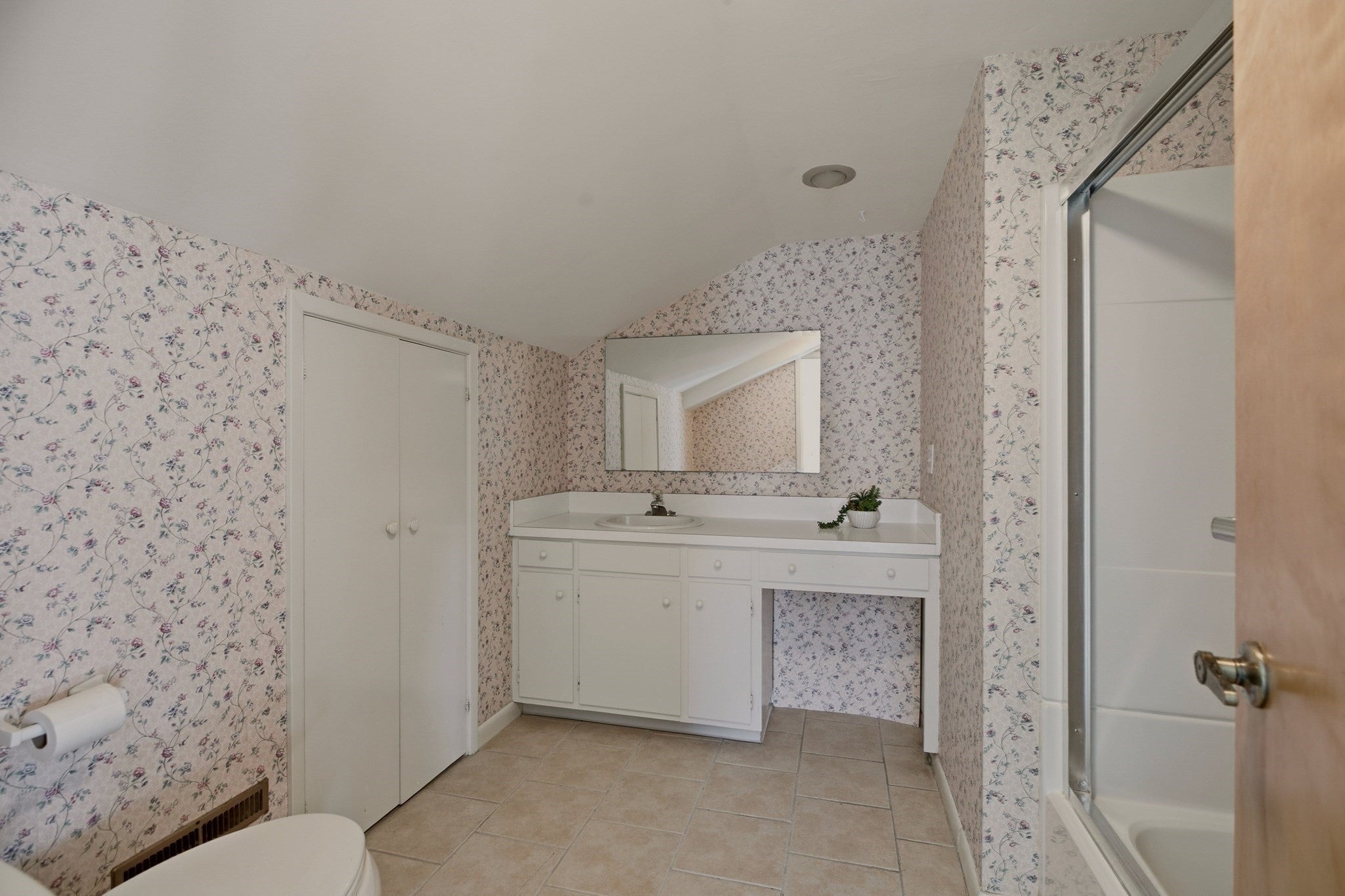 331 Albany St, Fall River, MA, 331 Albany St, Fall River, MA Photo #32